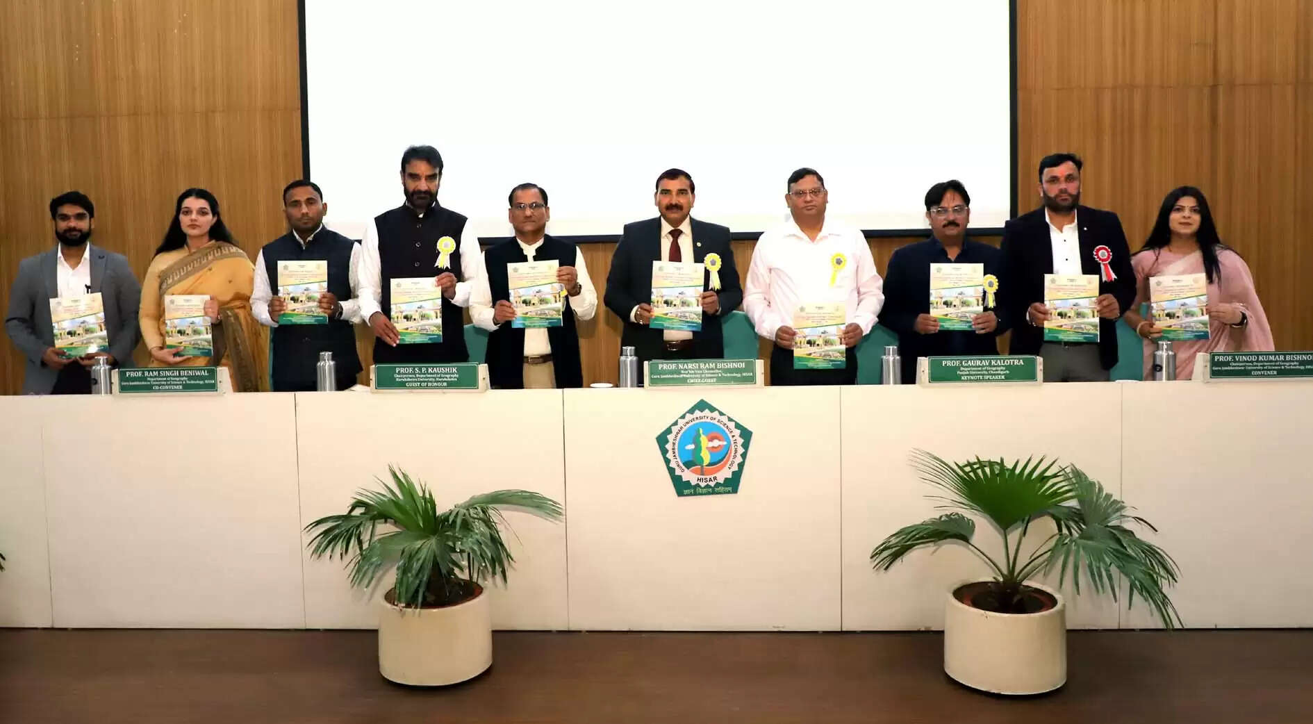 हिसार: हमें आत्मनिर्भरता व समावेशी विकास के लिए प्रेरित करता विकसित भारत @2047 का लक्ष्य : प्रो. नरसी राम बिश्नोई