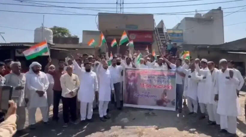 यमुनानगर में मुस्लिम समाज के लोगों ने पाकिस्तान के खिलाफ किया प्रदर्शन