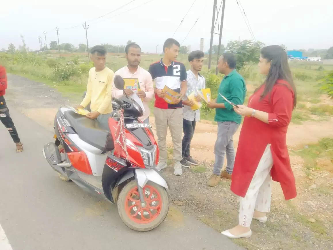 जांच के दौरान पकड़े गए 12 हैवी व्हीकल, 4.18 लाख का ठोका गया जुर्माना