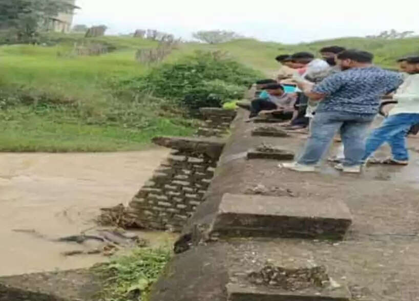 युवक का शव बरामद, जांच में जुटी पुलिस