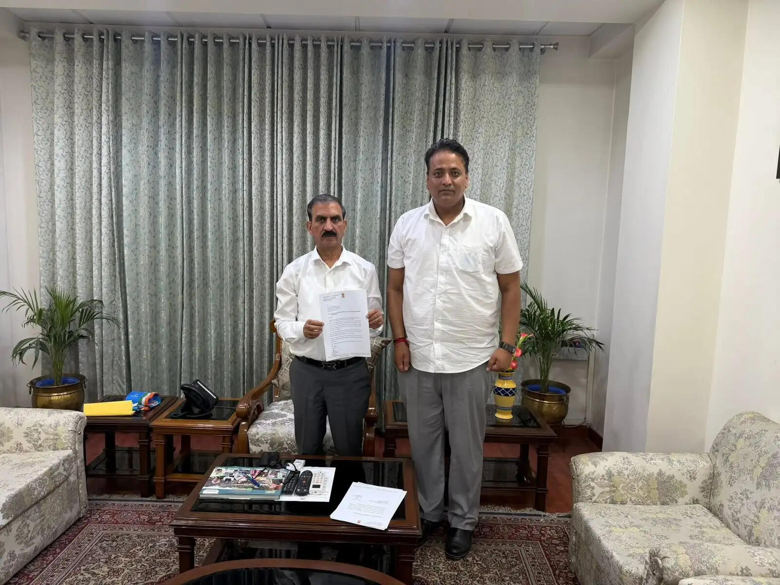 सांसद अनुराग शर्मा ने मुख्यमंत्री के समक्ष उठाया चढ़ियार अस्पताल में डॉक्टरों की कमी का मुद्दा