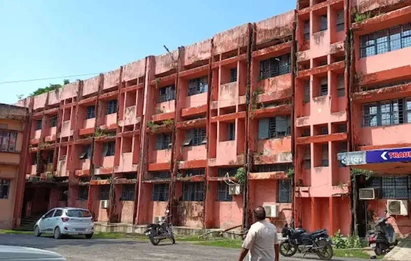 मायागंज अस्पताल के इमरजेंसी वार्ड में तीसरे दिन भी ईसीजी जांच ठप, मरीज बेहाल