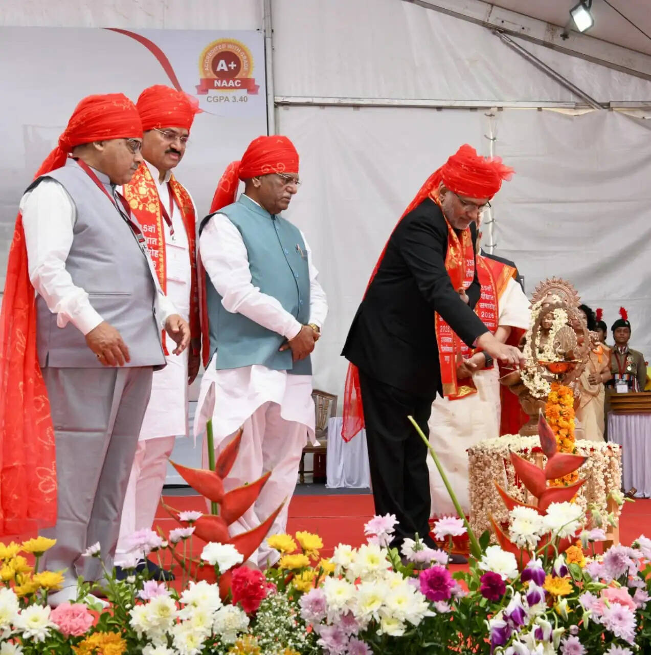 युवा राष्ट्र निर्माता हैं, ज्ञान का उपयोग विकसित भारत के निर्माण में करें : उपराष्ट्रपति