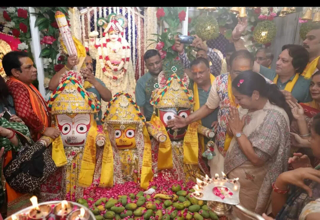 मुख्यमंत्री कमला नगर में आयोजित भगवान जगन्नाथ की रथ यात्रा में बनीं सहभागी