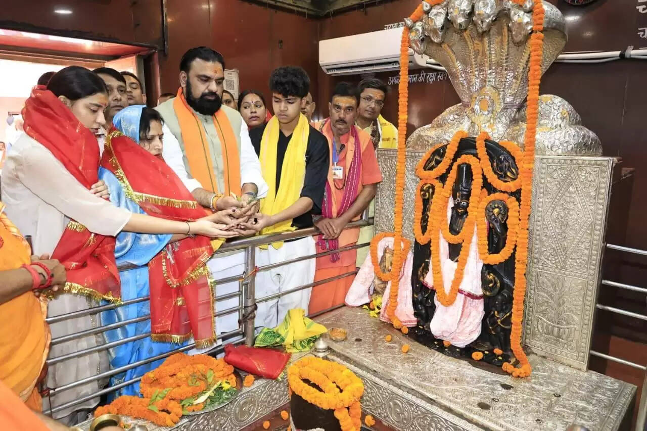 मुख्यमंत्री सम्राट चौधरी सपरिवार बाबा हरिहर नाथ मंदिर में की पूजा-अर्चना