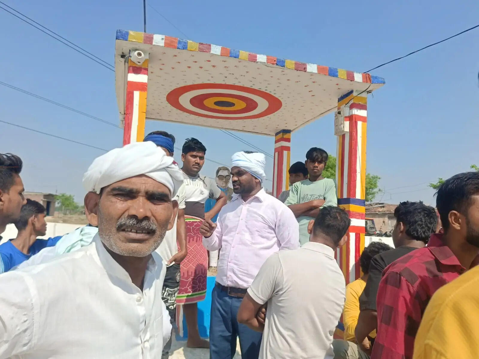 बरसठी में बाबा साहेब की प्रतिमा पर कीचड़ फेंका, ग्रामीणों में आक्रोश