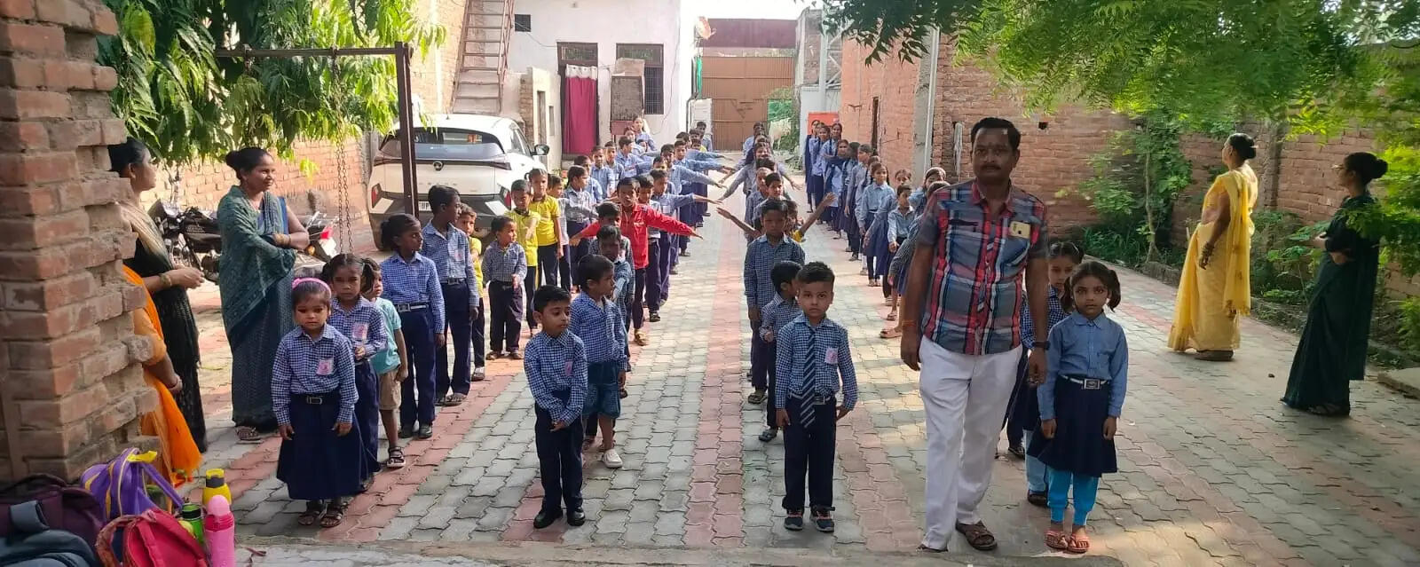 औरैया : गर्मी और खानपान से होने वाली समस्याओं से बचाव को लेकर विद्यार्थियों को कराया योगाभ्यास