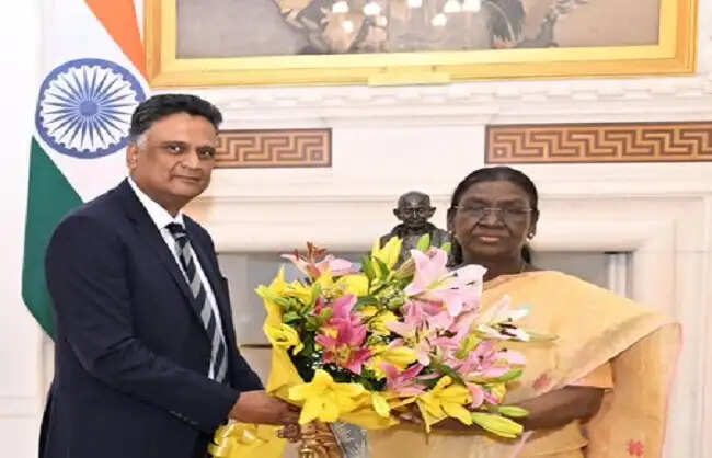 कैग के. संजय मूर्ति ने राष्ट्रपति द्रौपदी मुर्मू से मुलाकात की