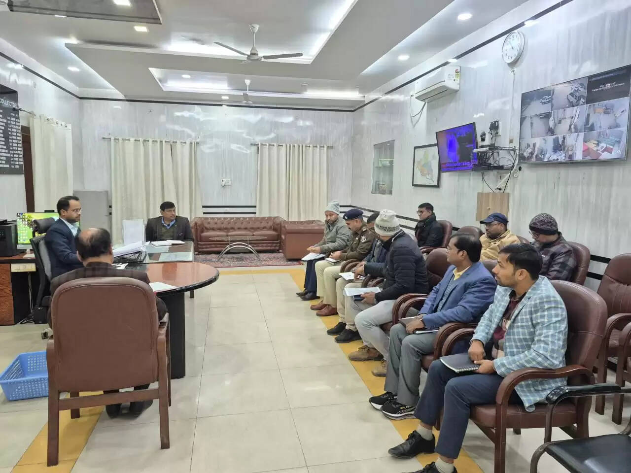 डबल डेकर परियोजना की जिलाधिकारी ने कि समीक्षा