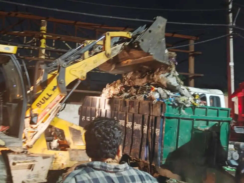 सोनीपत:पुलिस की मौजूदगी में 500 टन कचरा उठाकर बिजली उत्पादन प्लांट में पहुंचाया