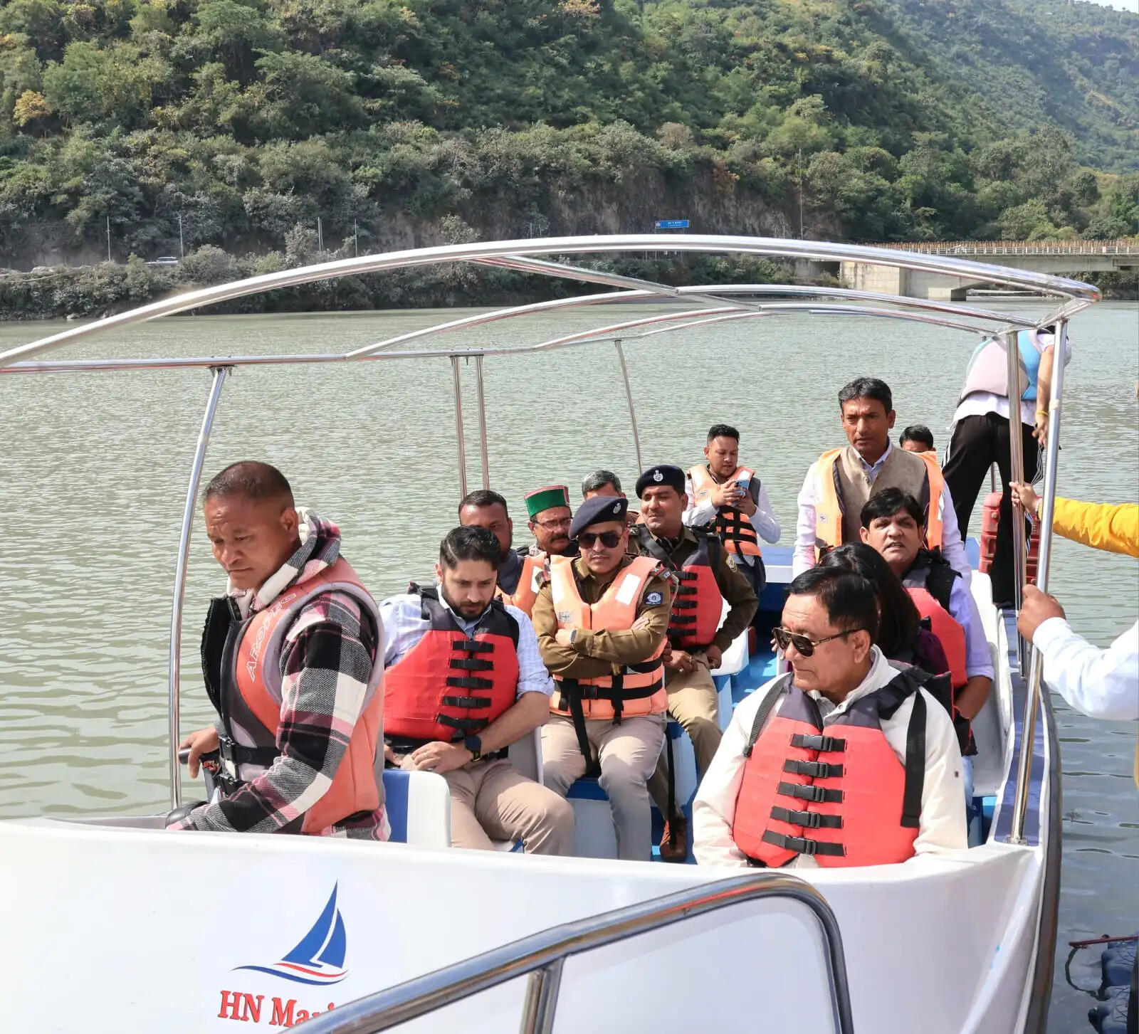 तत्तापानी में बनने वाले हॉट वाटर पूल और सामुदायिक भवन स्थल का जगत सिंह नेगी ने किया निरीक्षण