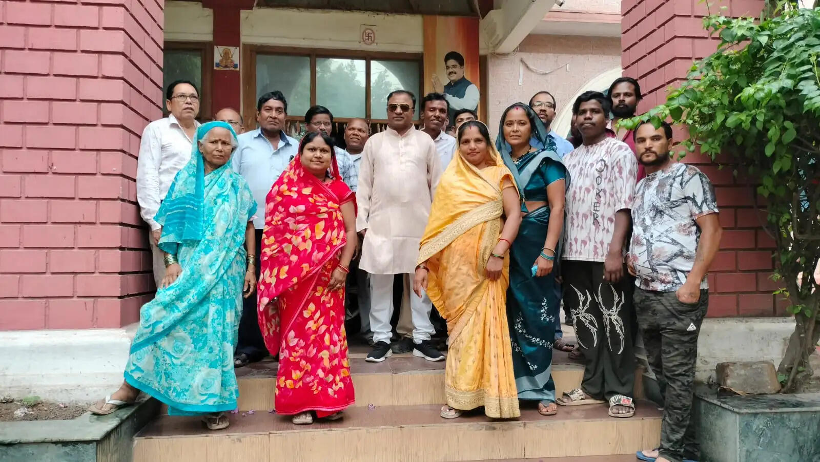 स्कूली बच्चों की सुरक्षा के लिए रोड क्रॉसिंग की मांग, महापौर और आयुक्त को सौंपा ज्ञापन