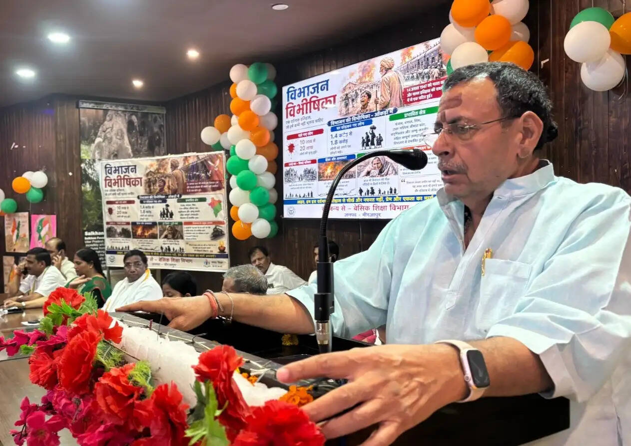 52 पोस्टरों में दिखी विभाजन की विभीषिका, बच्चों के नाटक ने ताजा किया बंटवारे का दर्द