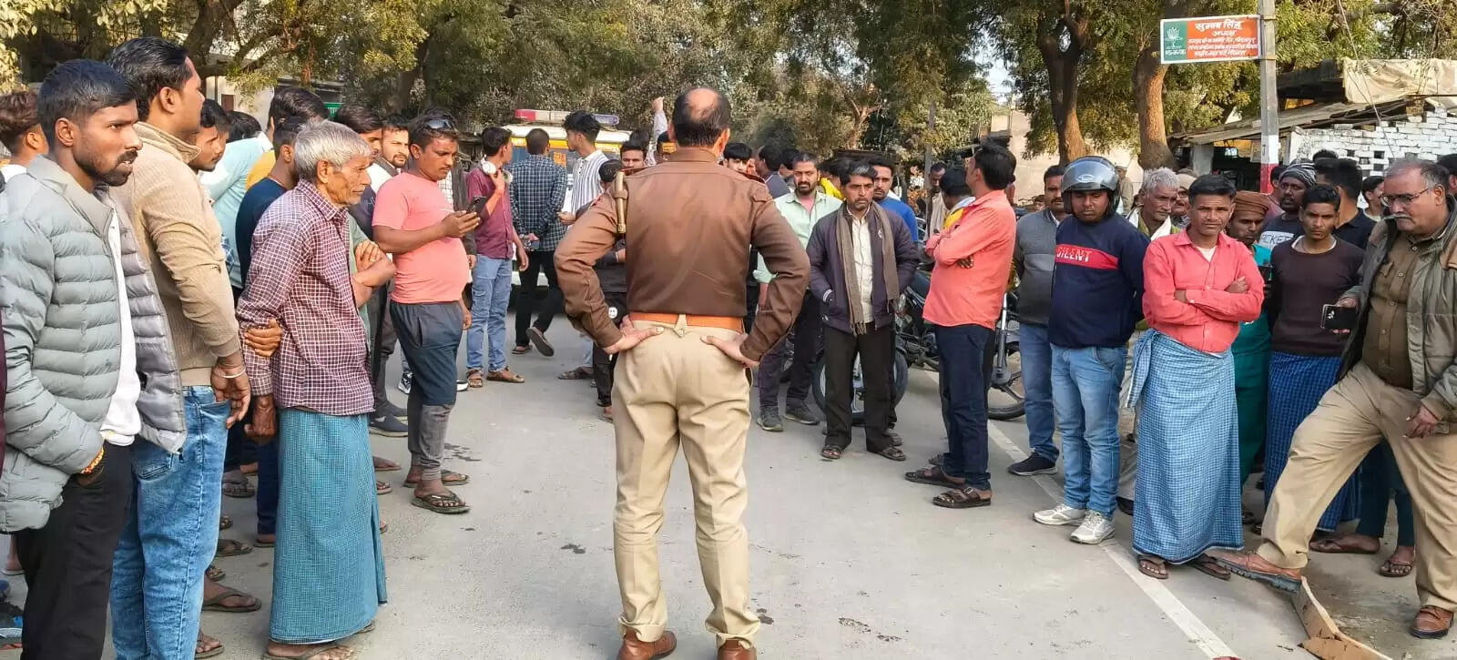 सरिया लदी ट्रैक्टर पलटने से दो श्रमिकों की मौत