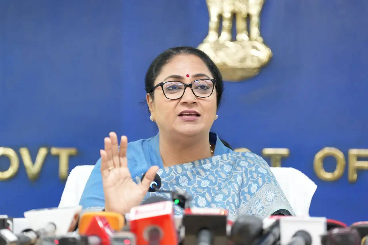 मिठाई निर्माताओं व उनसे जुड़े प्रतिष्ठानों का निरीक्षण, मिठाइयों के नमूने जांच के लिए लैब भेजे