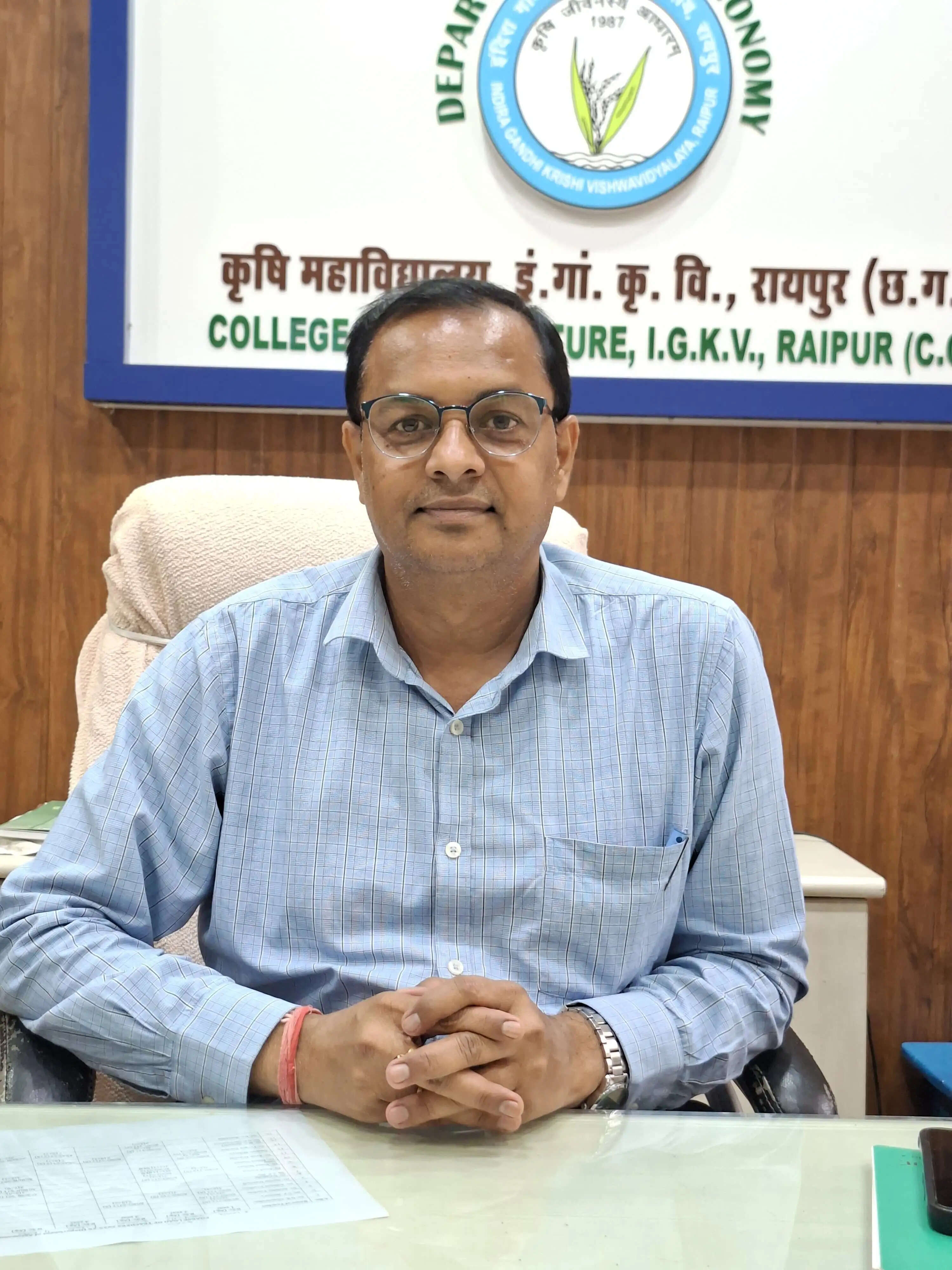 देर से बरसात होने पर किसान न हो चिन्तित, समय पर खरपतवार नियंत्रण से बढ़ेगी धान की पैदावार: प्रो. डॉ. डीके चन्द्राकर