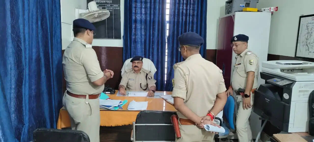 बगहा पुलिस अधीक्षक ने पटखौली थाना का किया निरीक्षण, थाना गोद लेने की घोषणा