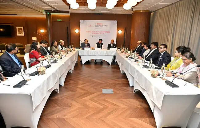 'विकसित भारत' की यात्रा तेज करने के लिए उद्योग और सरकार के बीच सहयोग का आह्वान