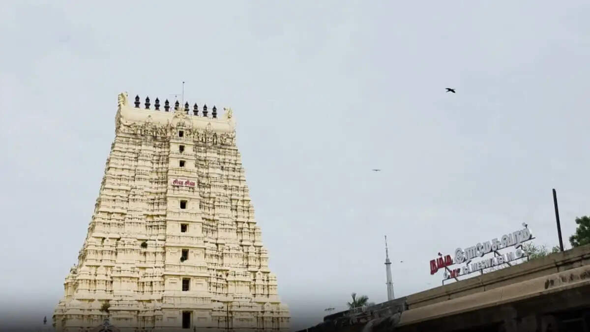 रामेश्वरम मंदिर में लड्डू घोटाला: मुफ्त प्रसाद बेचकर ₹3.40 करोड़ की धोखाधड़ी, छह कर्मचारी निलंबित