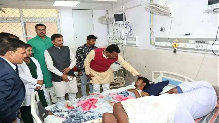 ग्वालियरः मंत्री सिलावट ने हजार बिस्तर अस्पताल पहुँचकर खजुराहो से आए मरीजों का हालचाल जाना