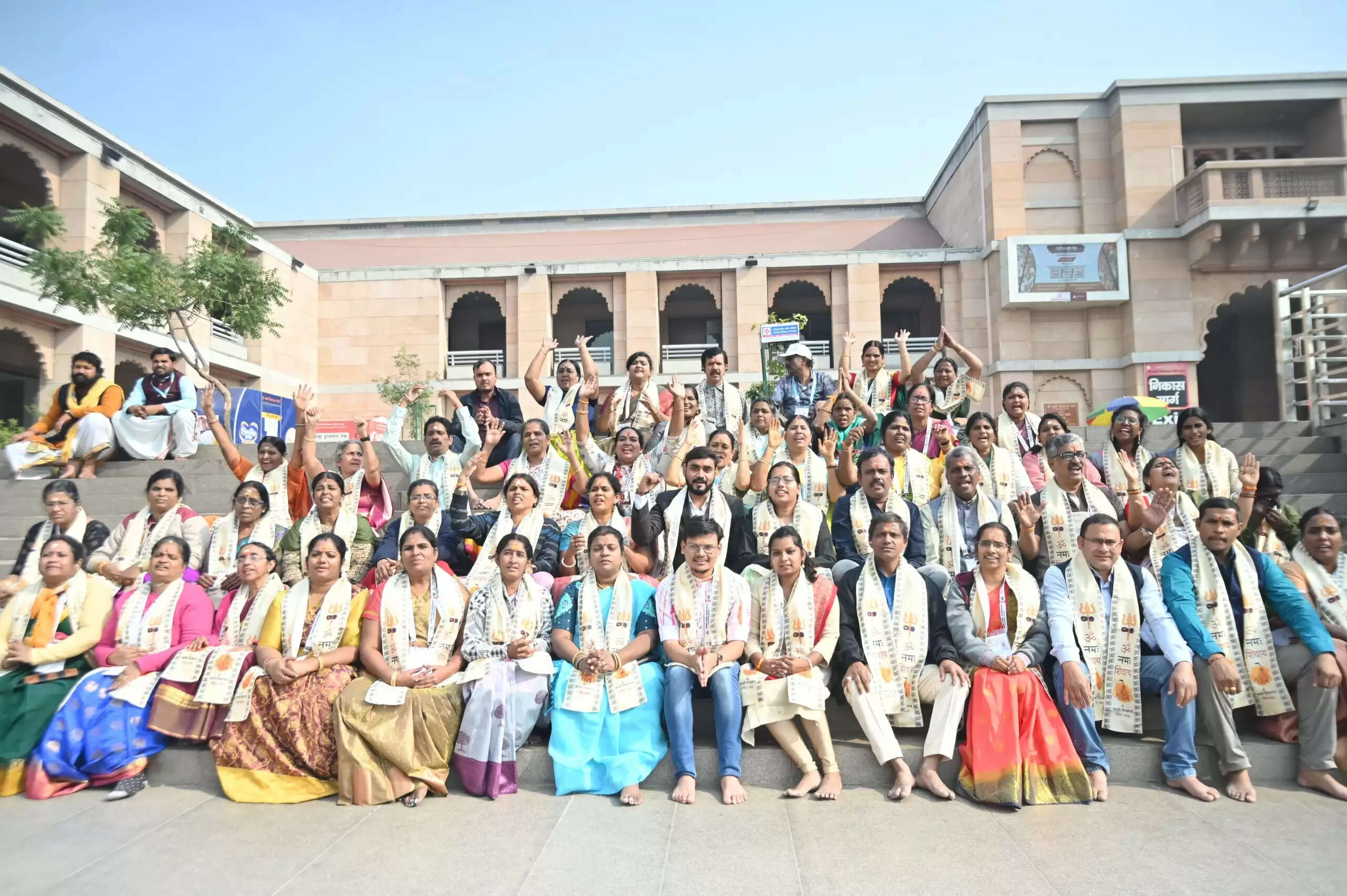 काशी तमिल संगमम: तमिलनाडु से आए चौथे समूह ने श्री काशी विश्वनाथ मंदिर में किया दर्शन पूजन