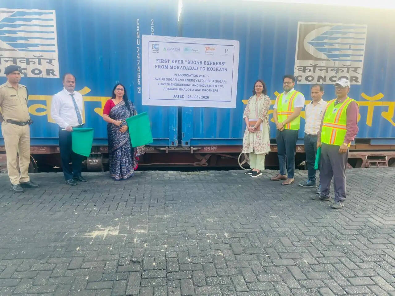 मुरादाबाद मंडल की पहल से पहली चीनी कंटेनर रैक कोलकाता रवाना