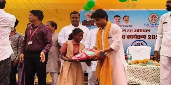 गांवों में भी ऐसी क्षमता, जहां से देश के लिए लाखों योग्य नागरिक किए जा सकते हैं तैयार : ज्योतिरादित्य सिंधिया