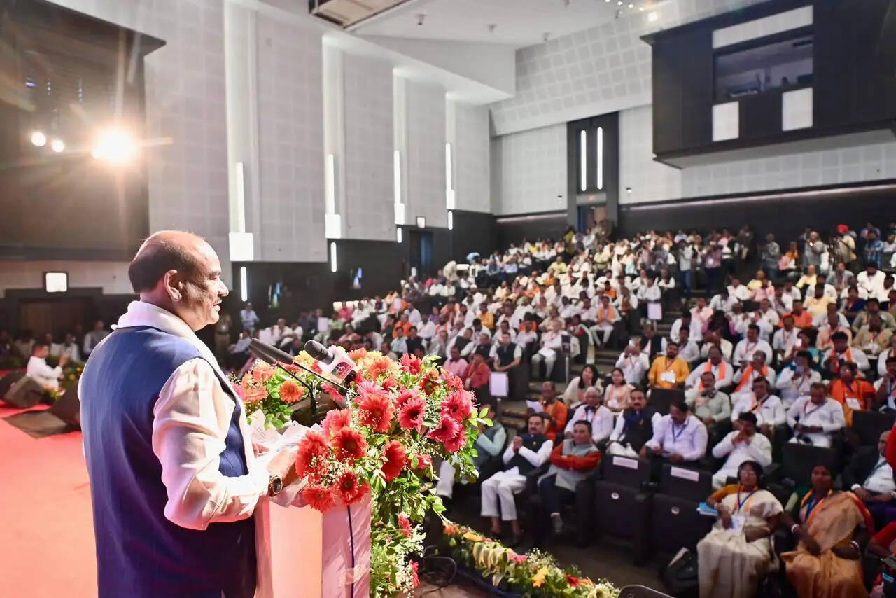 बंगाल की विरासत को समृद्ध बनाने और विकसित भारत के निर्माण में निभाएं भूमिका : ओम बिरला