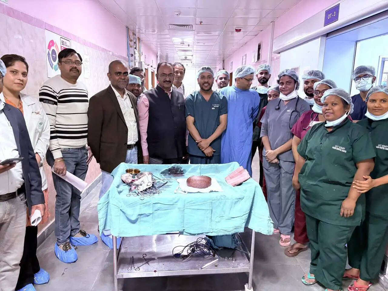 न्यूरोसर्जरी से पांच किलो का सर्वाइकल ट्यूमर निकाला