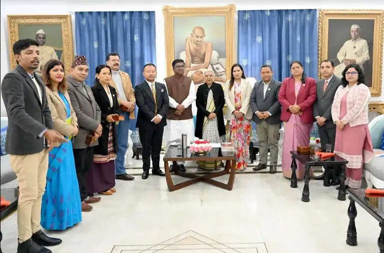 उप्र: नेपाल के प्रतिनिधि मंडल ने राज्यपाल आनंदीबेन से की मुलाकात