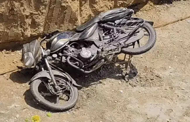 नारनाैल में राष्ट्रीय ध्वज लगाने को खोदे गड्ढे में बाइक गिरने से राजस्थान के दो युवकों की मौत
