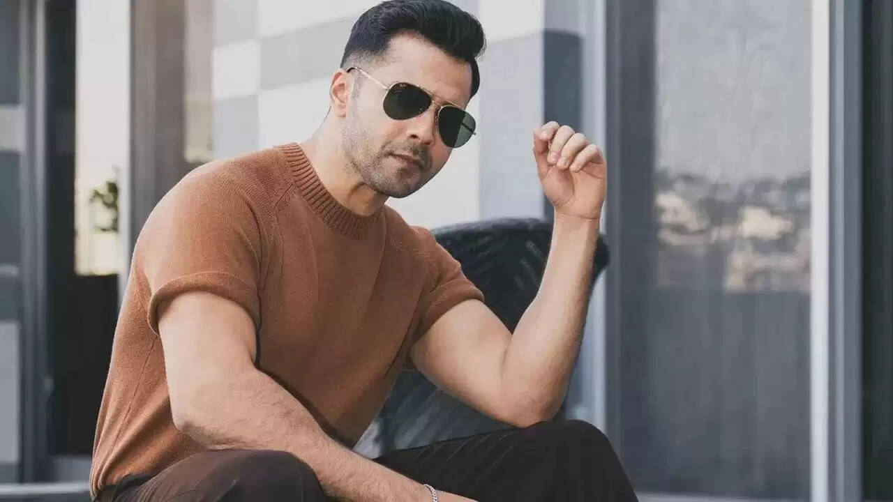 वरुण धवन ने फैंस संग धूमधाम से मनाया बर्थडे