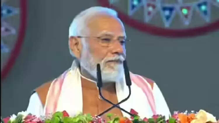 प्रधानमंत्री मोदी ने 'परीक्षा पे चर्चा' कार्यक्रम के तहत ब्रह्मपुत्र क्रूज पर 25 होनहार विद्यार्थियों से बातचीत की