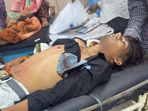 इंदौर:&nbsp;गणेश जुलूस में चाकूबाजी&nbsp;से नाबालिग की मौत,&nbsp;साथी गंभीर, विवाद के बाद हमले का आरोप