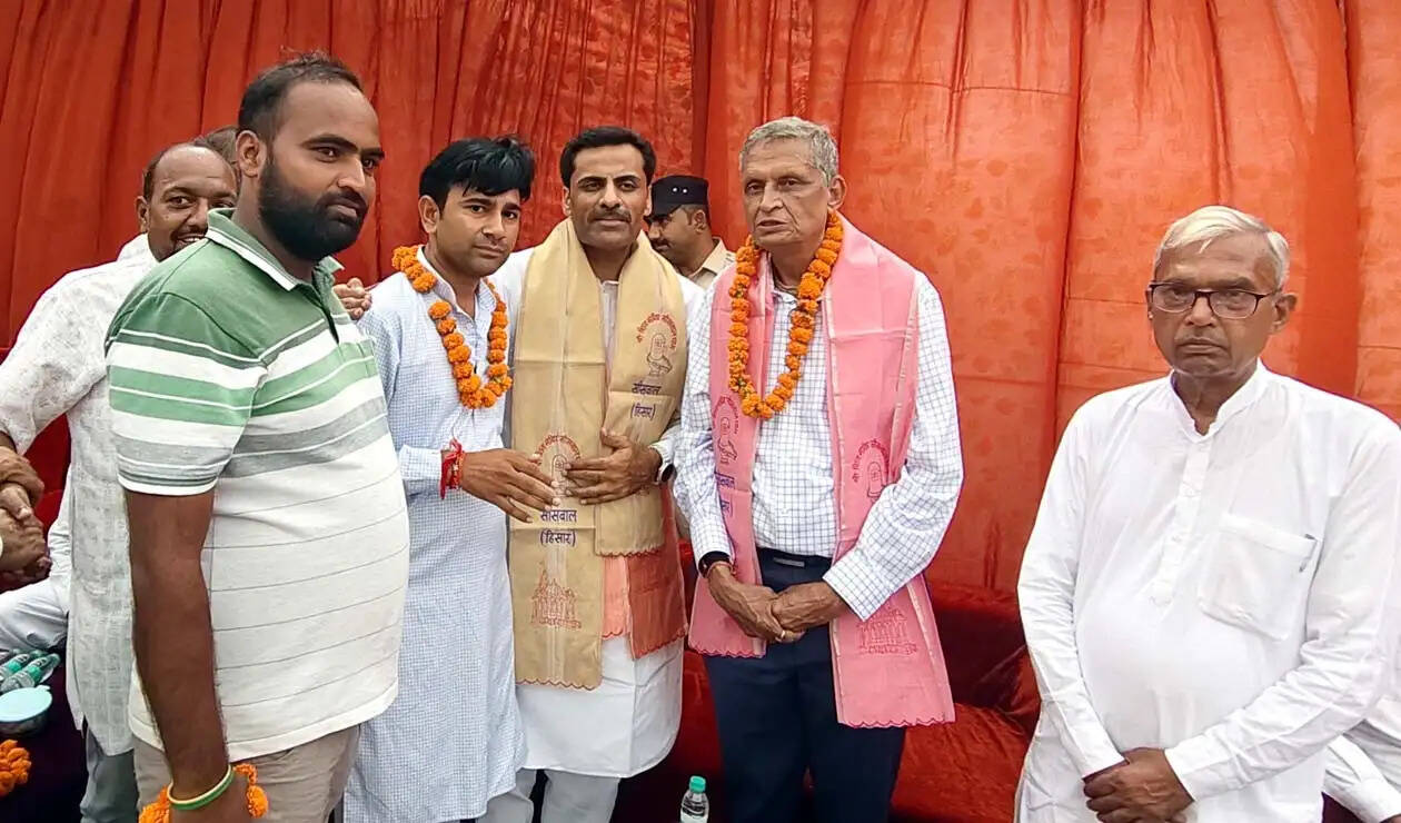 हिसार : गाैधन के लिए हर खंड में शुर हाे लिफ्ट सुविधा वाली एंबुलेंस