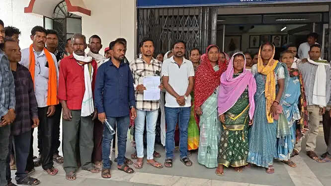 कांकेर के तीन गांव के ग्रामीणाें ने अलग ग्राम पंचायत गठन का साैंपा ज्ञापन