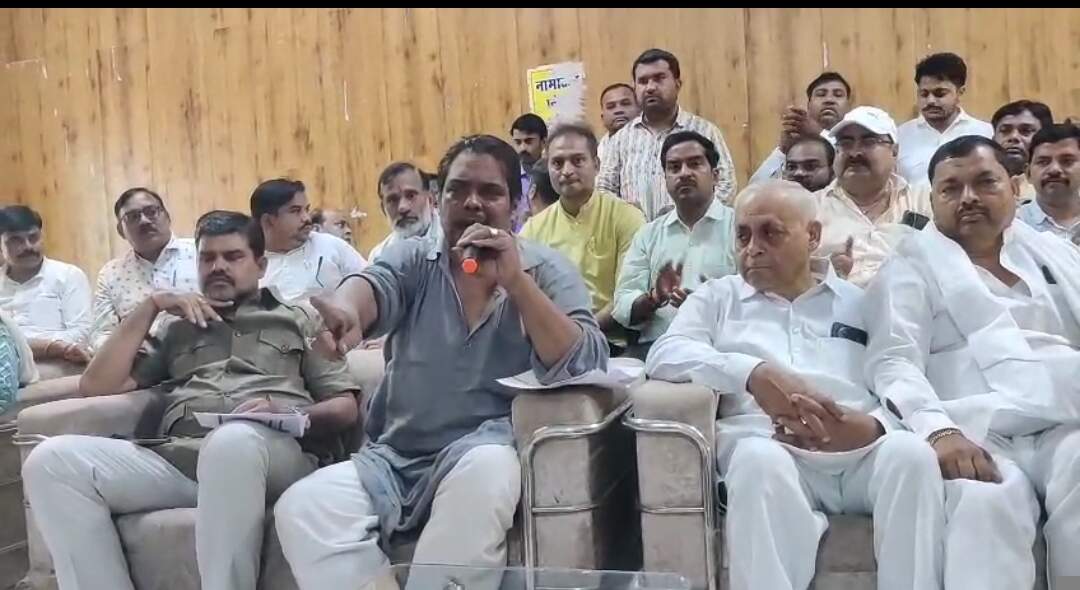 भाजपा के छह पार्षदों पर कार्रवाई की मांग, भाजपा पार्षद दल के नेता नवीन पंडित ने 75 पार्षदों के समर्थन का किया दावा