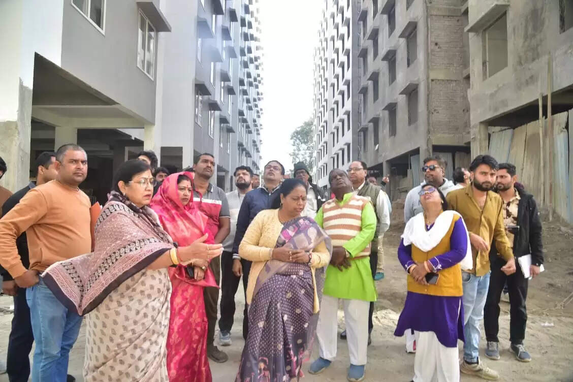 भोपालः अधूरी पड़े आवासों का निरीक्षण करने पहुंची महापौर पर भड़के हितग्राही