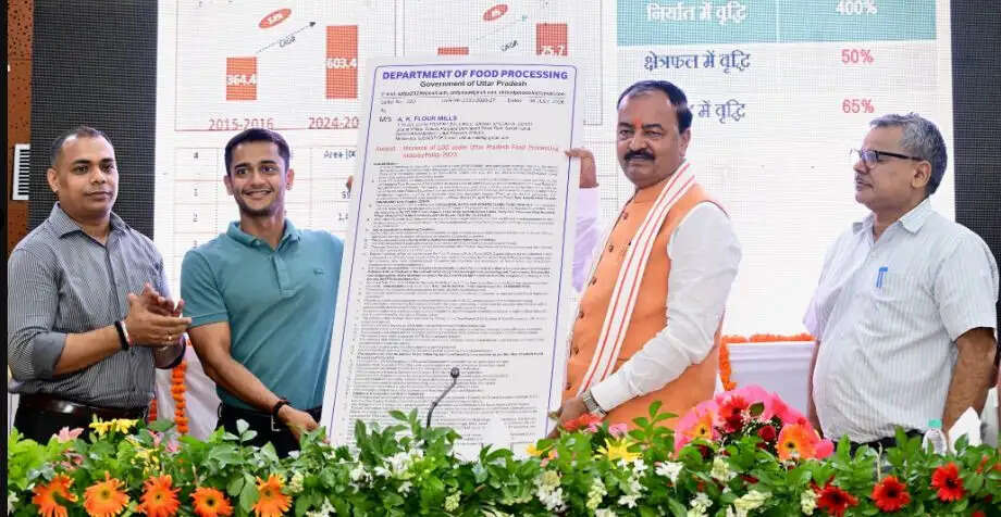 युवाओं को खाद्य प्रसंस्करण योजनाओं से जोड़ें अधिकारी : केशव प्रसाद मौर्य