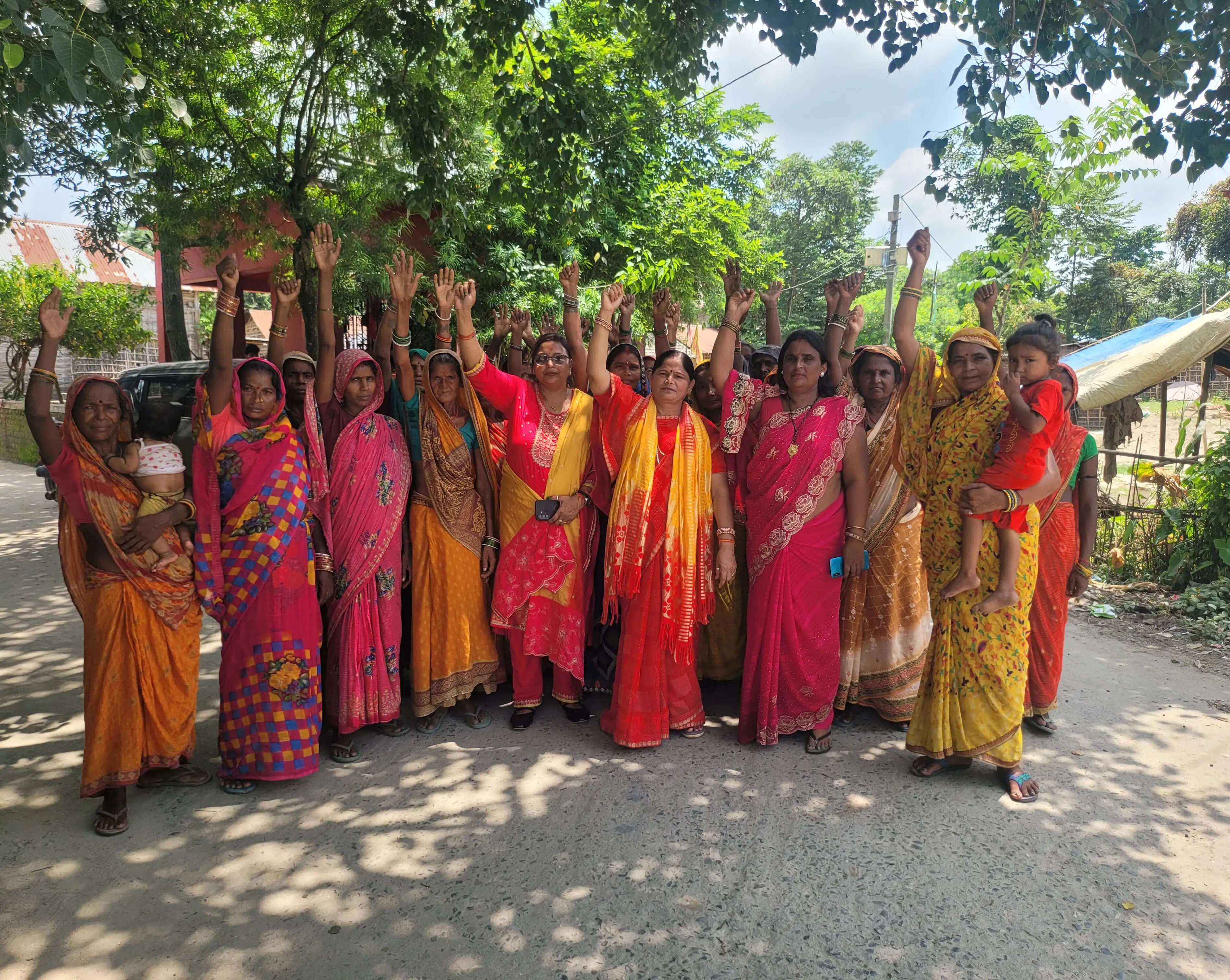 लहसनगंज में भाजपा महिला मोर्चा का विरोध मार्च, कांग्रेस पर राष्ट्रीय गीत के अपमान का आरोप