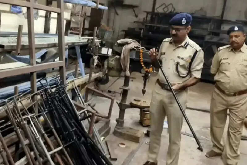 मप्रः ग्वालियर में पकड़ाई कार्बाइड गन फैक्ट्री, 66 गन और पोटाश के 5 पैकेट बरामद