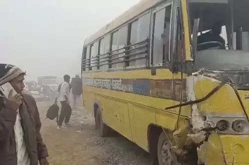 घने कोहरे ने बढ़ाई मुश्किलें, सीकर में स्कूल बस–एंबुलेंस की टक्कर, चालक की मौत