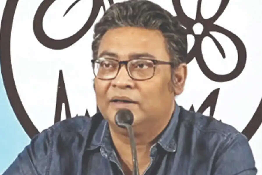 बंगाल में दुर्गा पूजा के नाम पर इंद्रनील सेन और उनकी पत्नी मधुचंदा पर करोड़ों की कमाई का आरोप