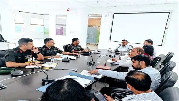 मप्रः भोपाल में प्रस्तावित 'सेना दिवस परेड - 2027' के आयोजन के लिए रूपरेखा तैयार, कलेक्टर ने की समीक्षा
