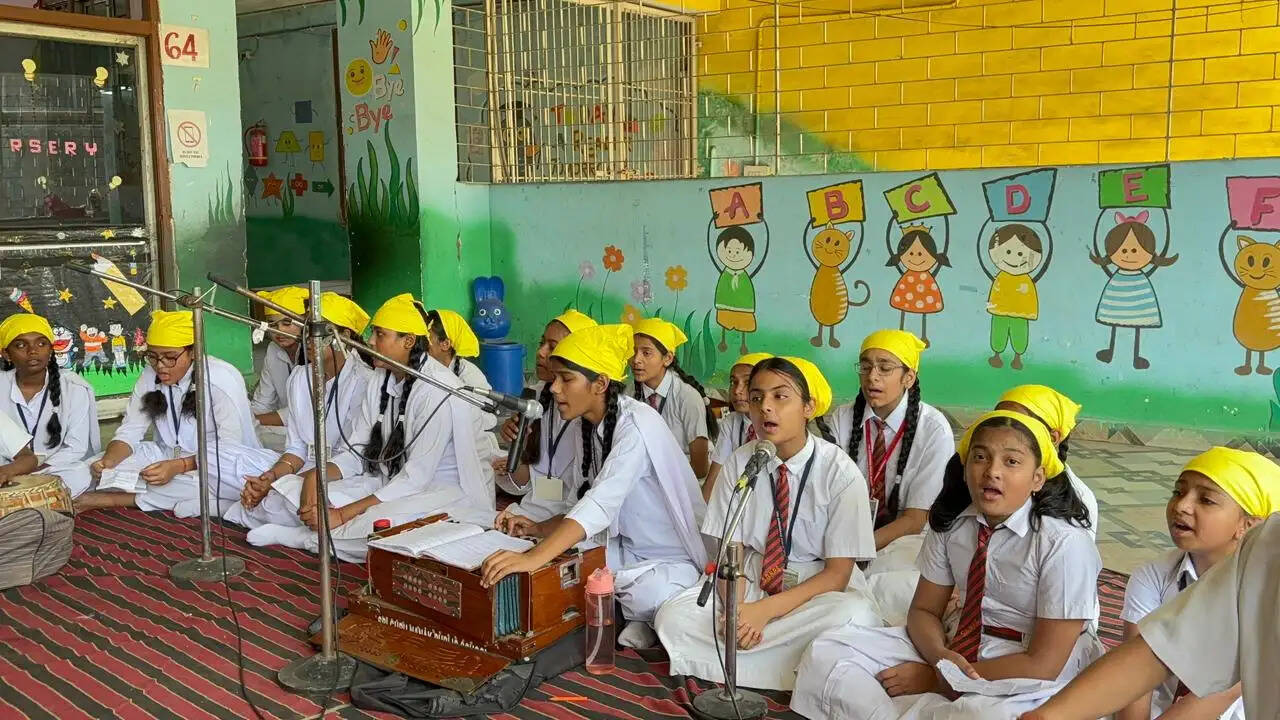 गुरु नानक पब्लिक स्कूल में विद्यार्थियों ने मनाया बैसाखी पर्व