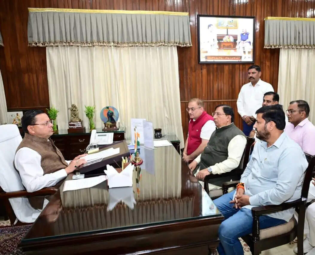 सिडकुल की कंपनियों के प्रतिनिधियों के साथ मुख्यमंत्री से मिले पालिका अध्यक्ष