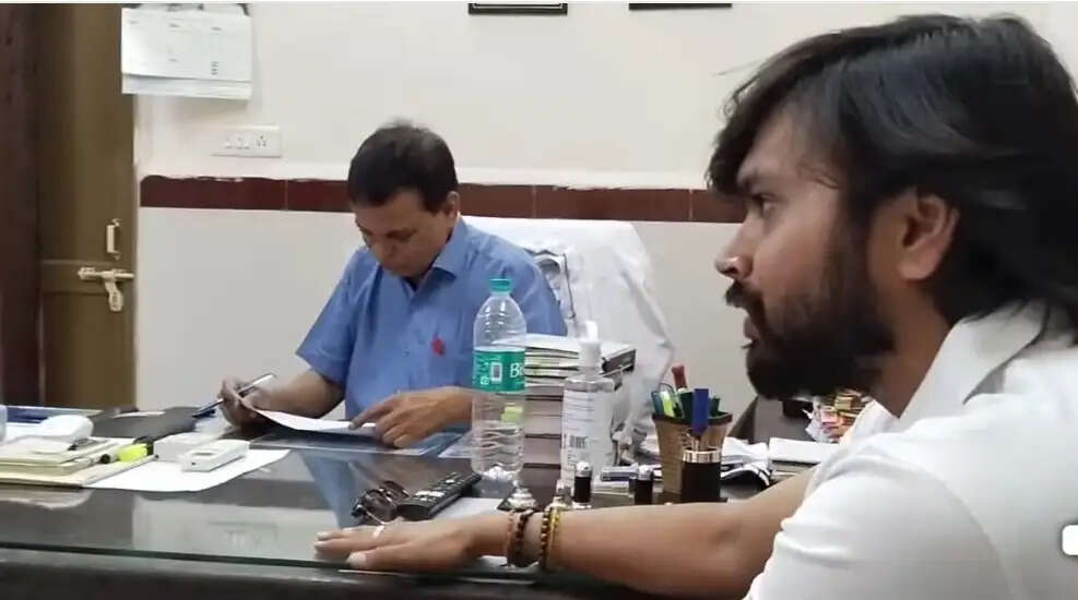 वीडियो वायरल: मरीजों के परिजनों से वसूला जा रहा था पैसा, सीएस से की कार्रवाई की मांग