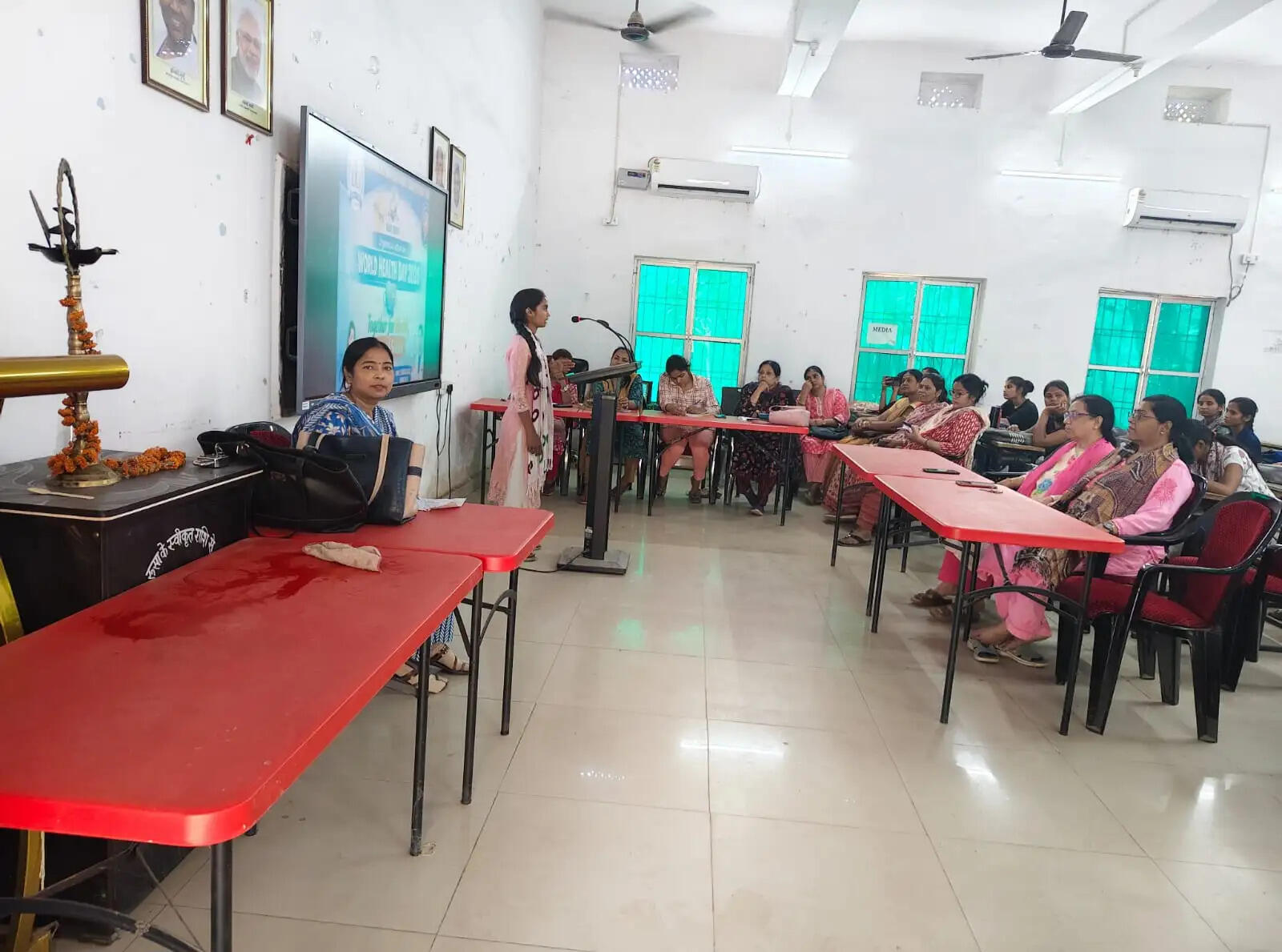 जयप्रकाश महिला कॉलेज के भाषण प्रतियोगिता में प्रथम सोनम कुमारी