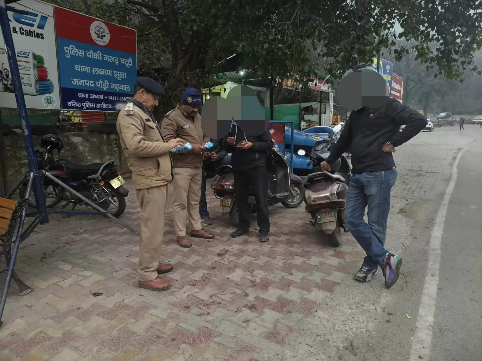 शराब के नशे ​मिले तीन चालक, वाहन सीज