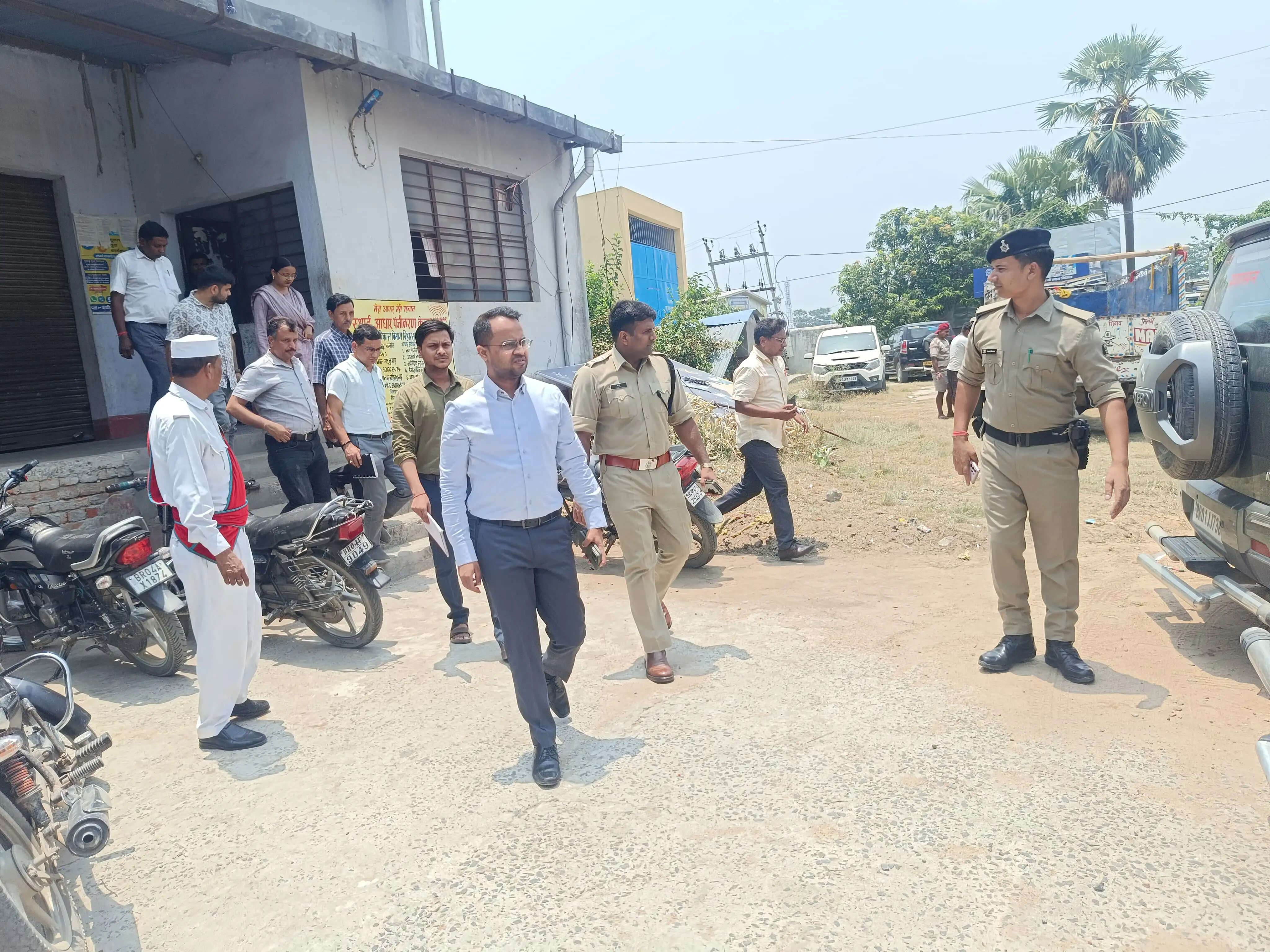 विभिन्न जिलाधिकारी और एसएसपी ने किया निरीक्षण
